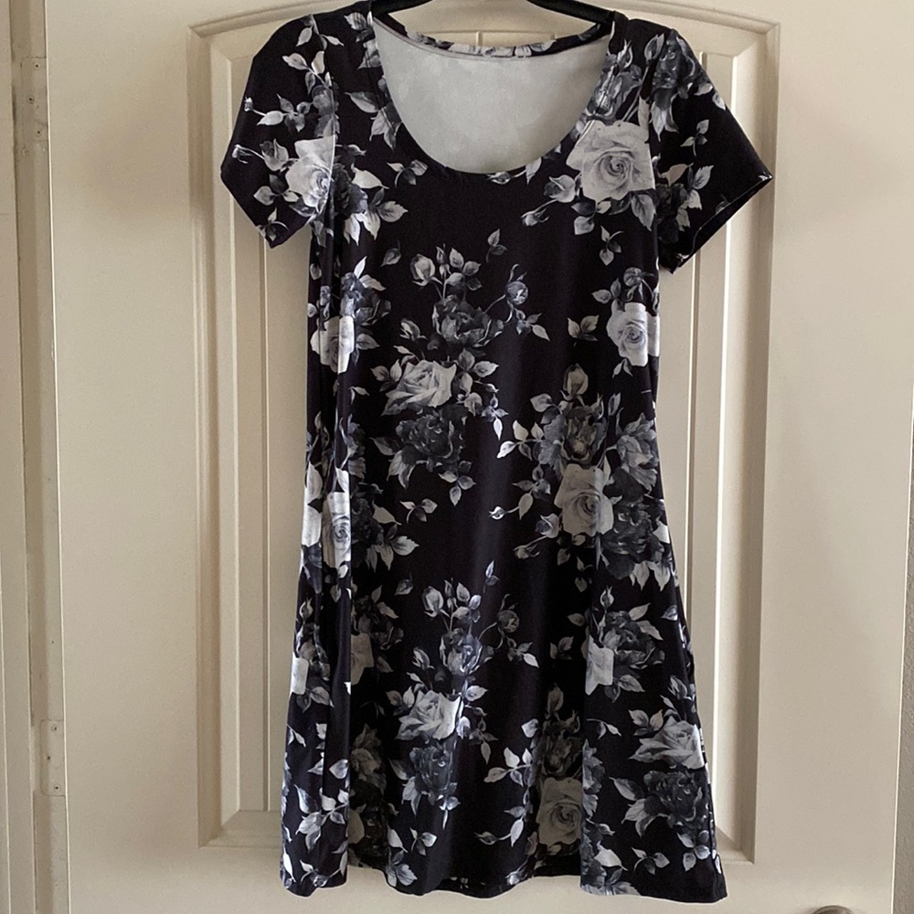 XL black and white floral dress.